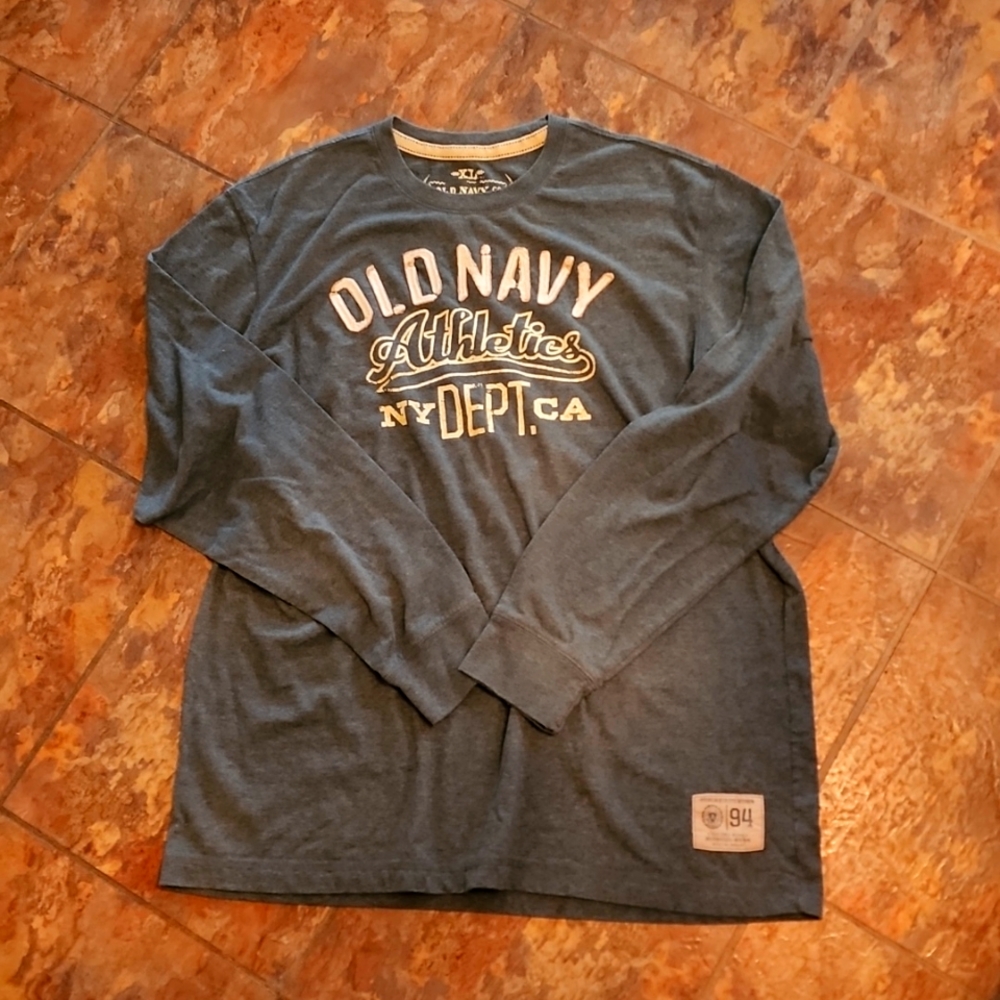 Old Navy Men's long sleeve shirt
